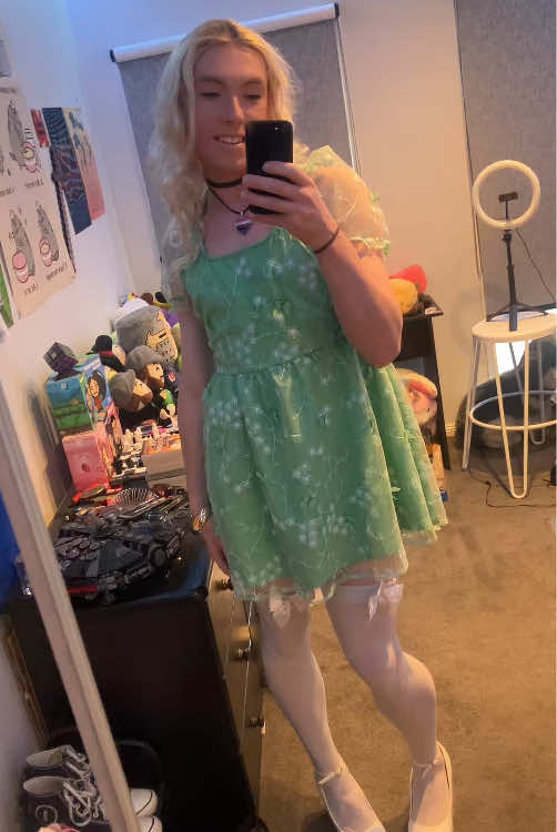 @Foxy_femboy