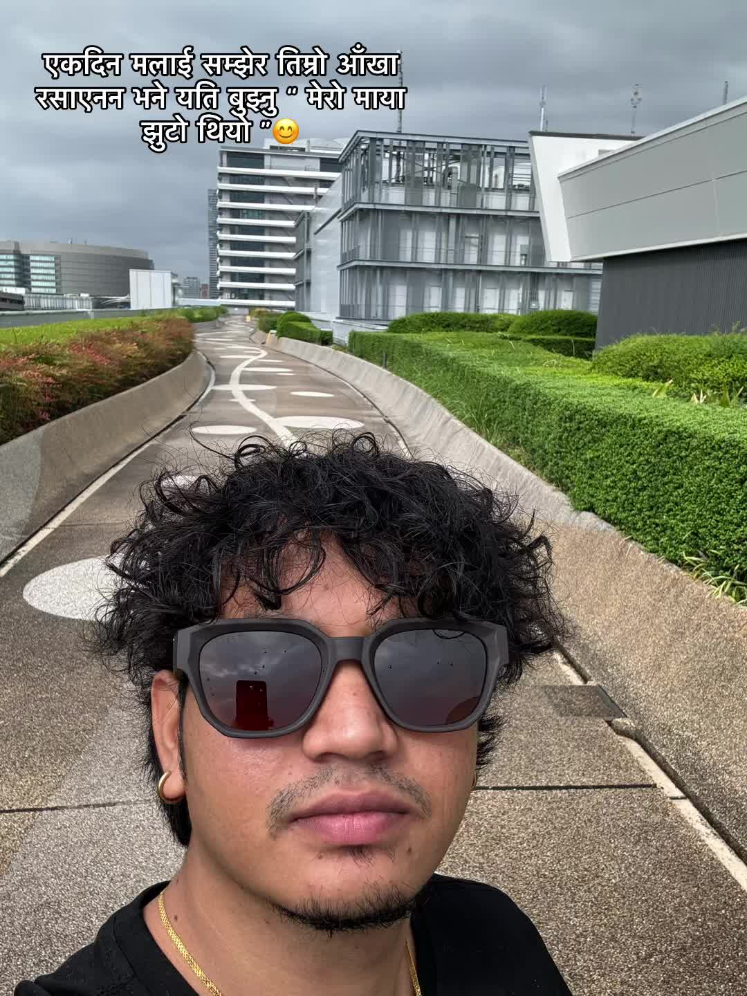 @L A X