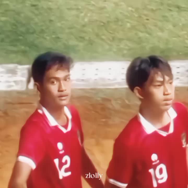 @𝐙𝐥𝐨𝐥𝐥𝐲 🪐