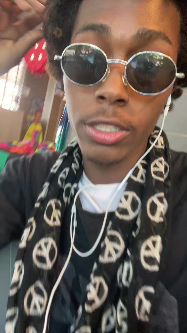 @WalkingUnd3ad