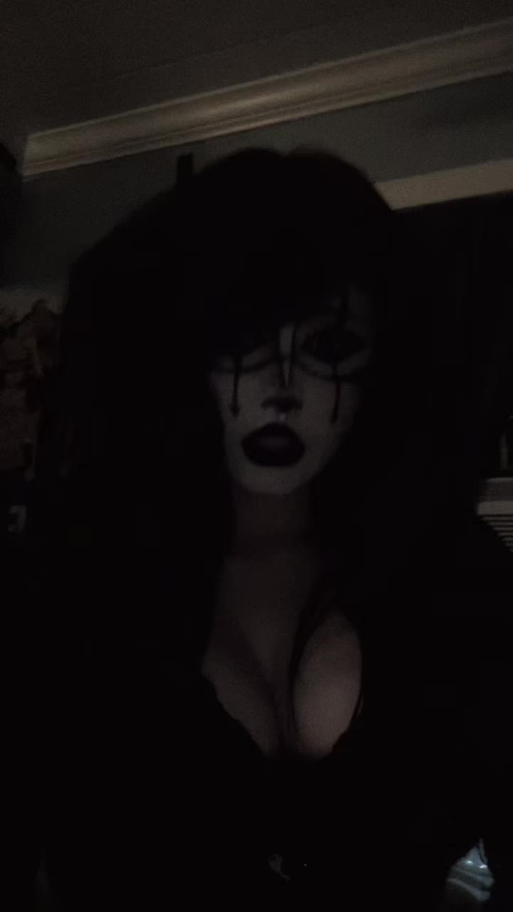 @🦇🖤🧿~ 𝒁𝒖𝒛𝒖 ~🧿🖤🦇