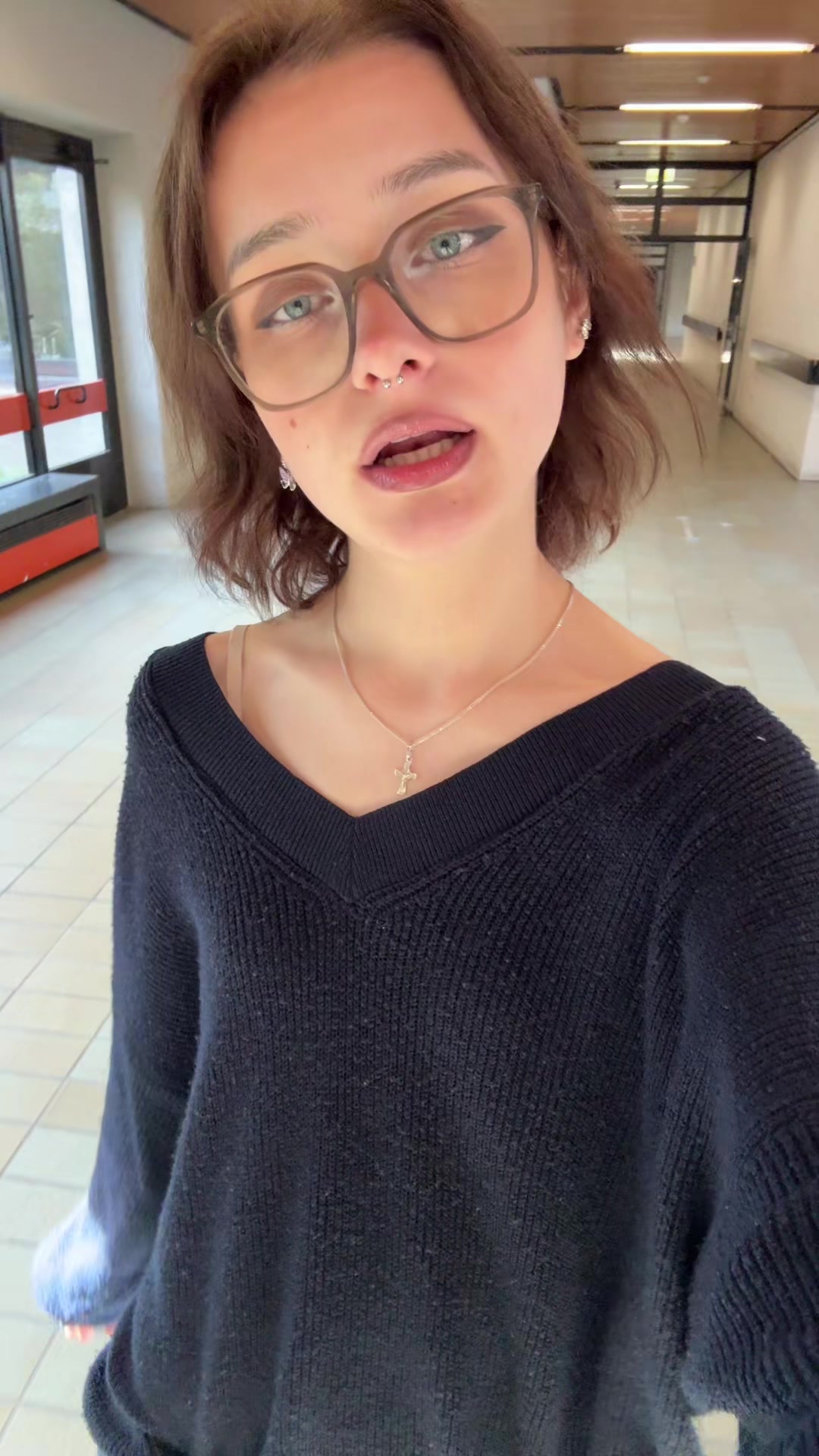 @￴
