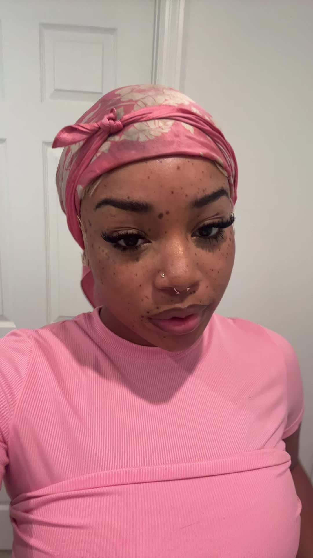 @👩🏽🦰