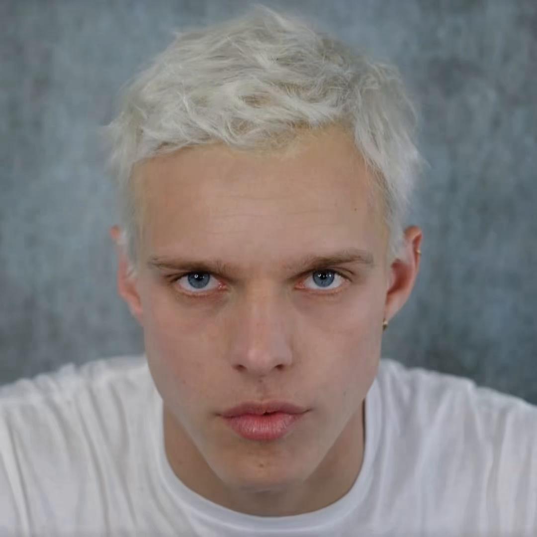 @casś