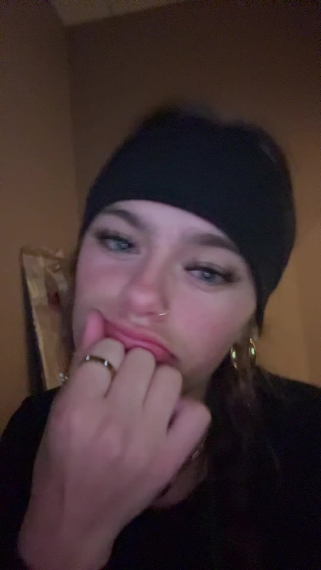 @️