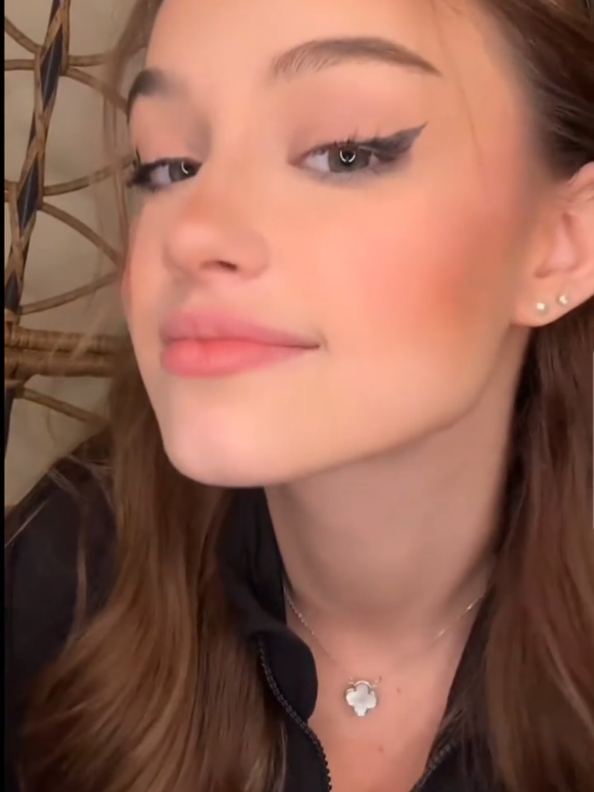 @AnnaWorld🍓