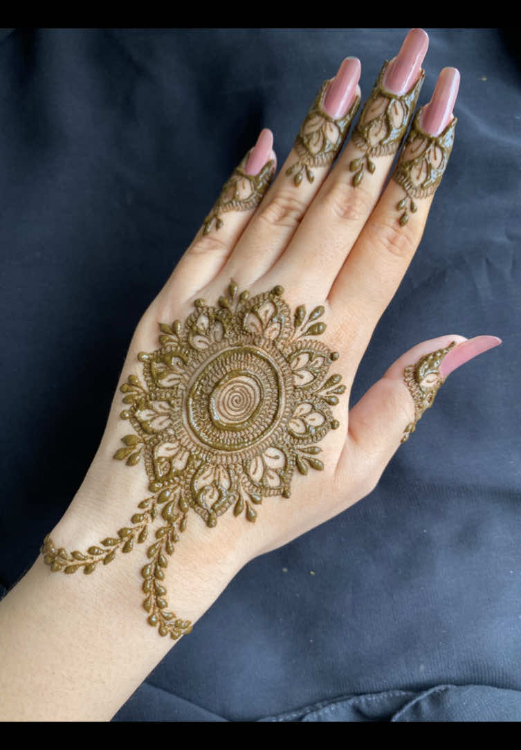 @Afifa_henna