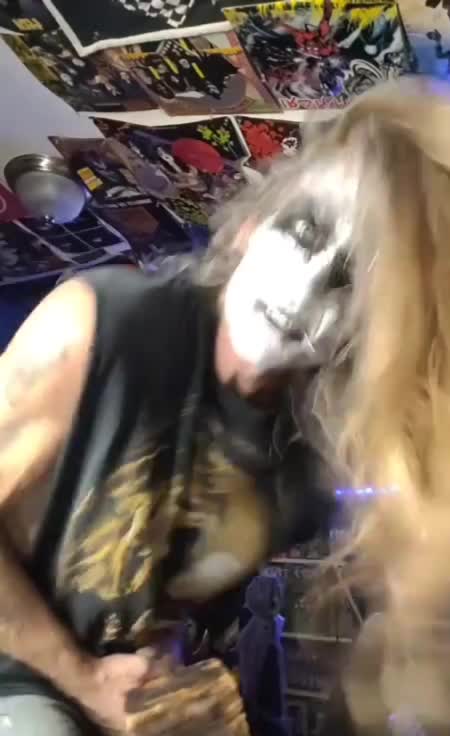 @Hellhammer13