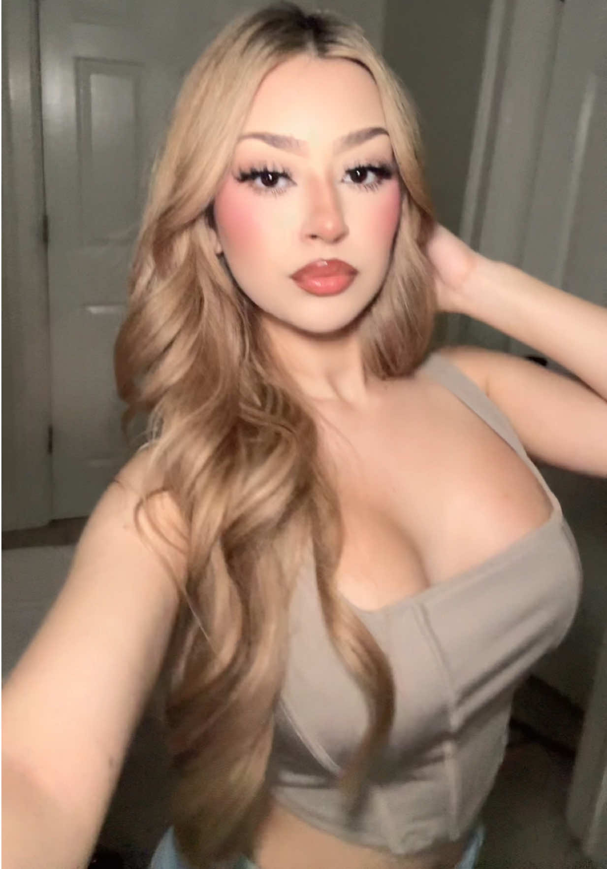 @Andrea♡‧₊˚