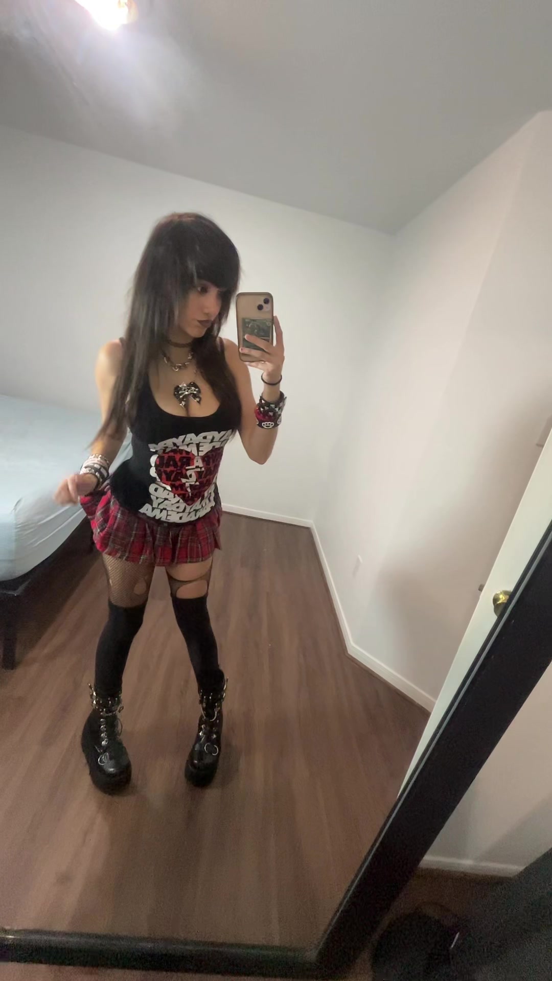 @zom🐝