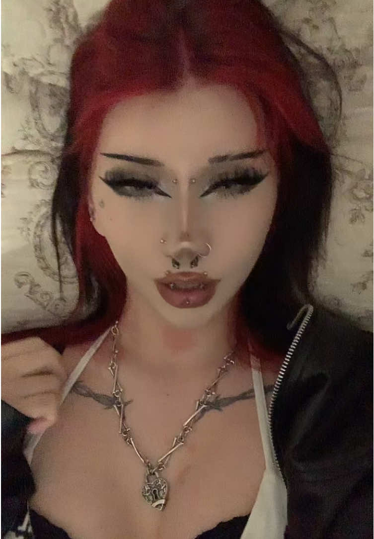 @𝔘𝔯.𝔳𝔞𝔪𝔭_𝔪𝔞𝔯𝔠𝔶