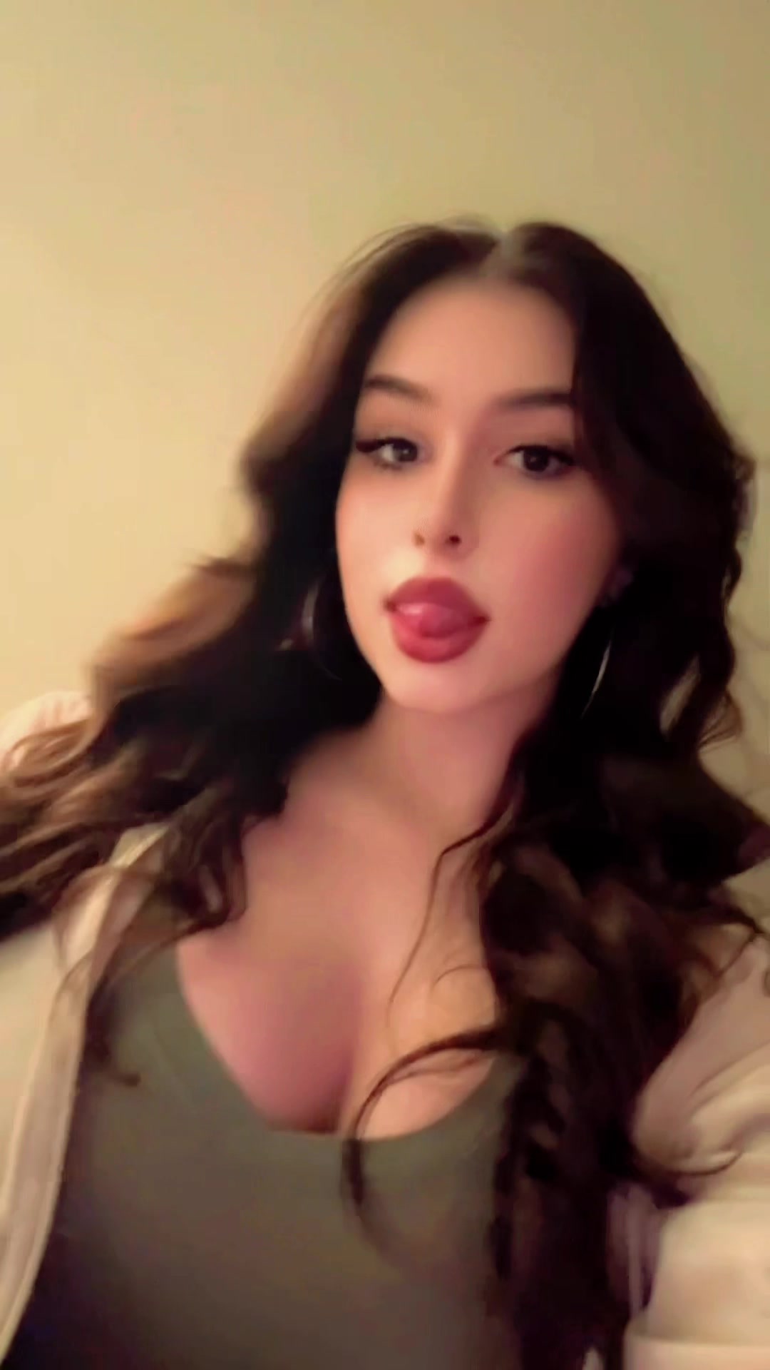 @Bella