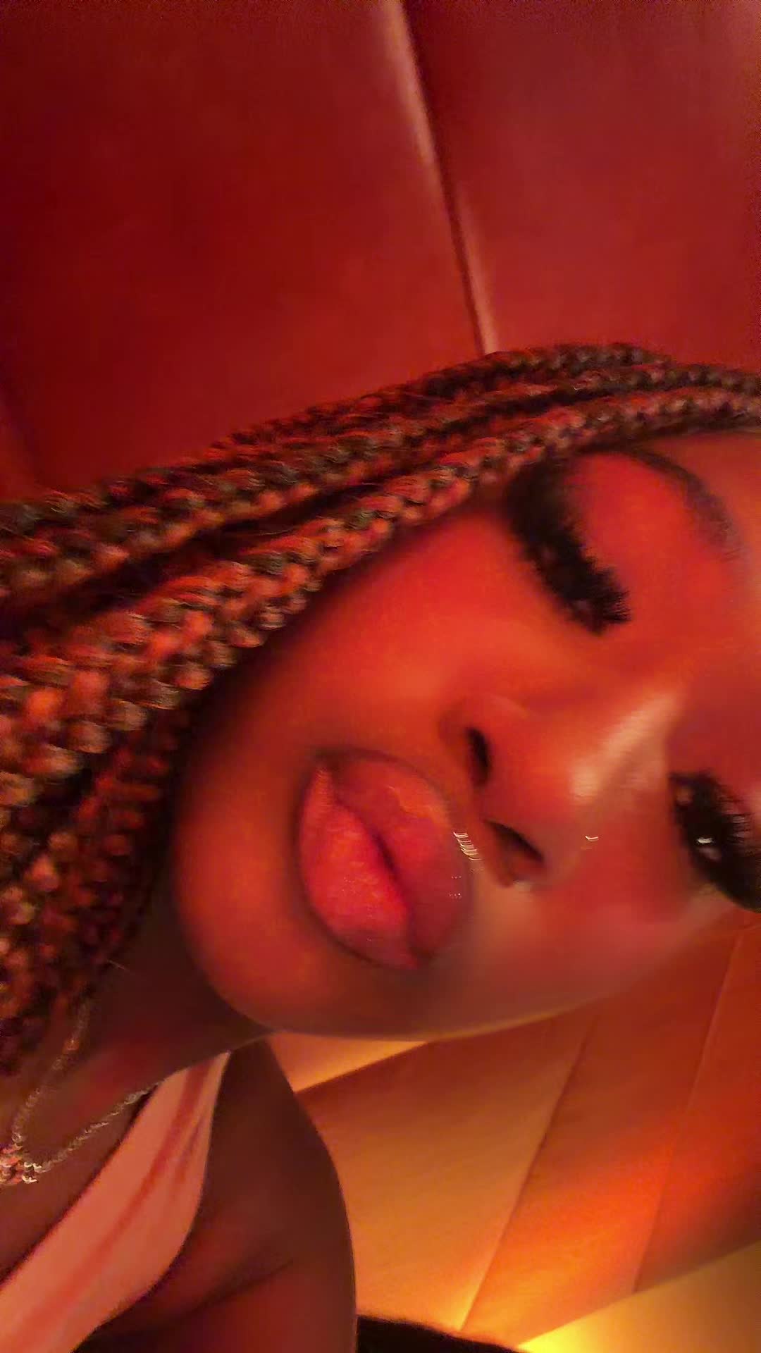 @Queenariiiberryyy🍓