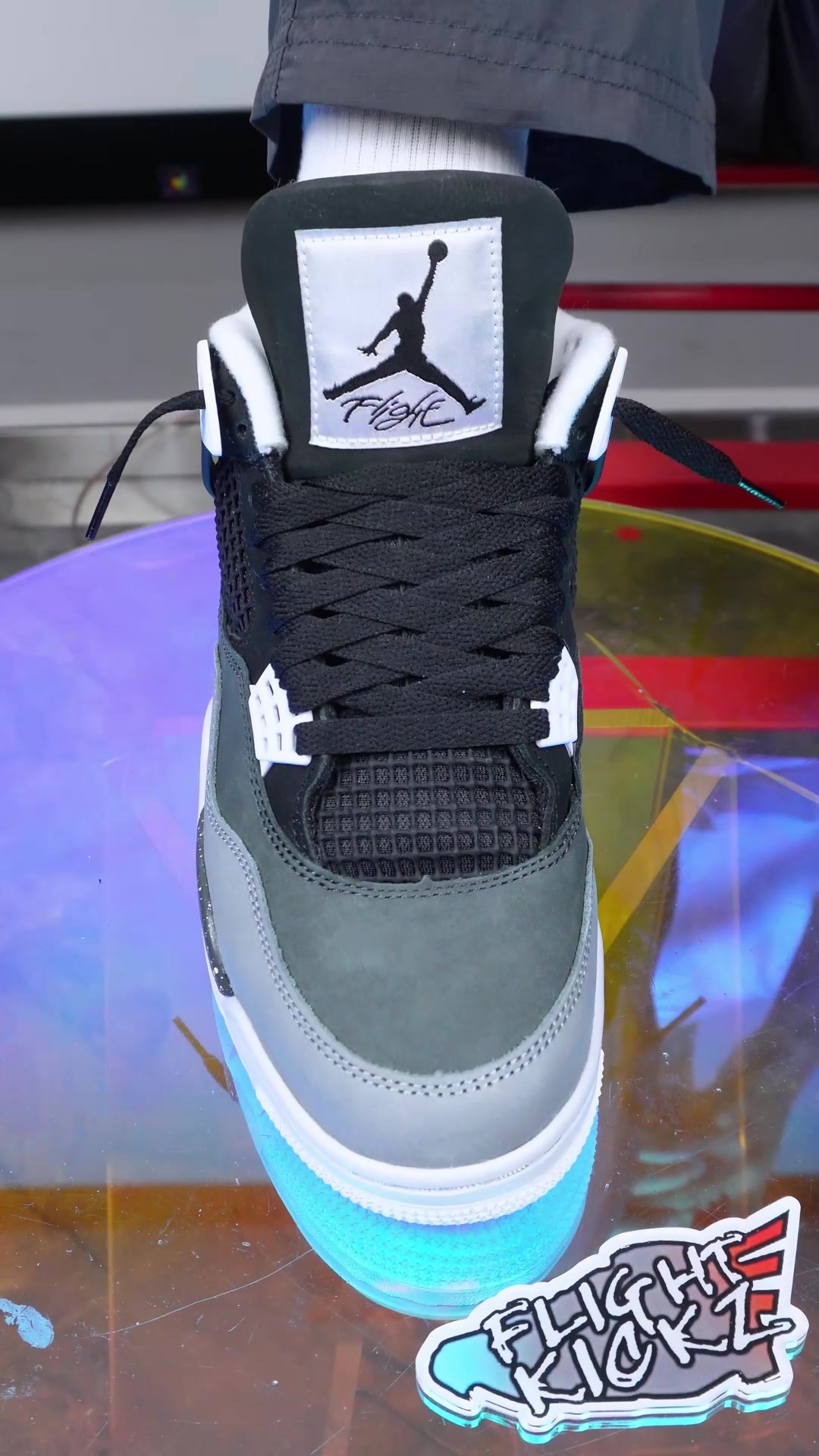 @Lacedsneaker