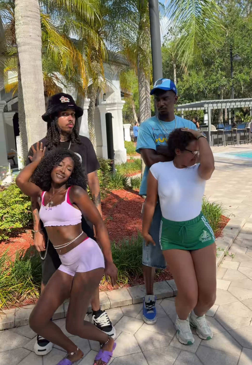 @HoodSkiiz