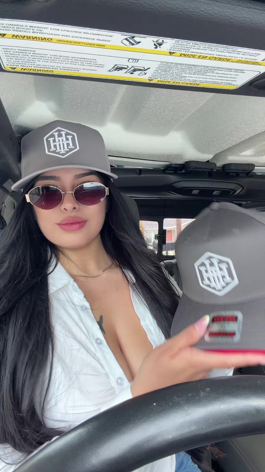 @honeybarber_