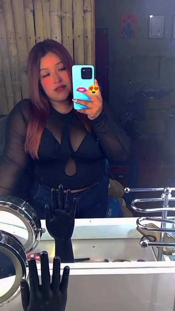 @Andrea 🦋🍒