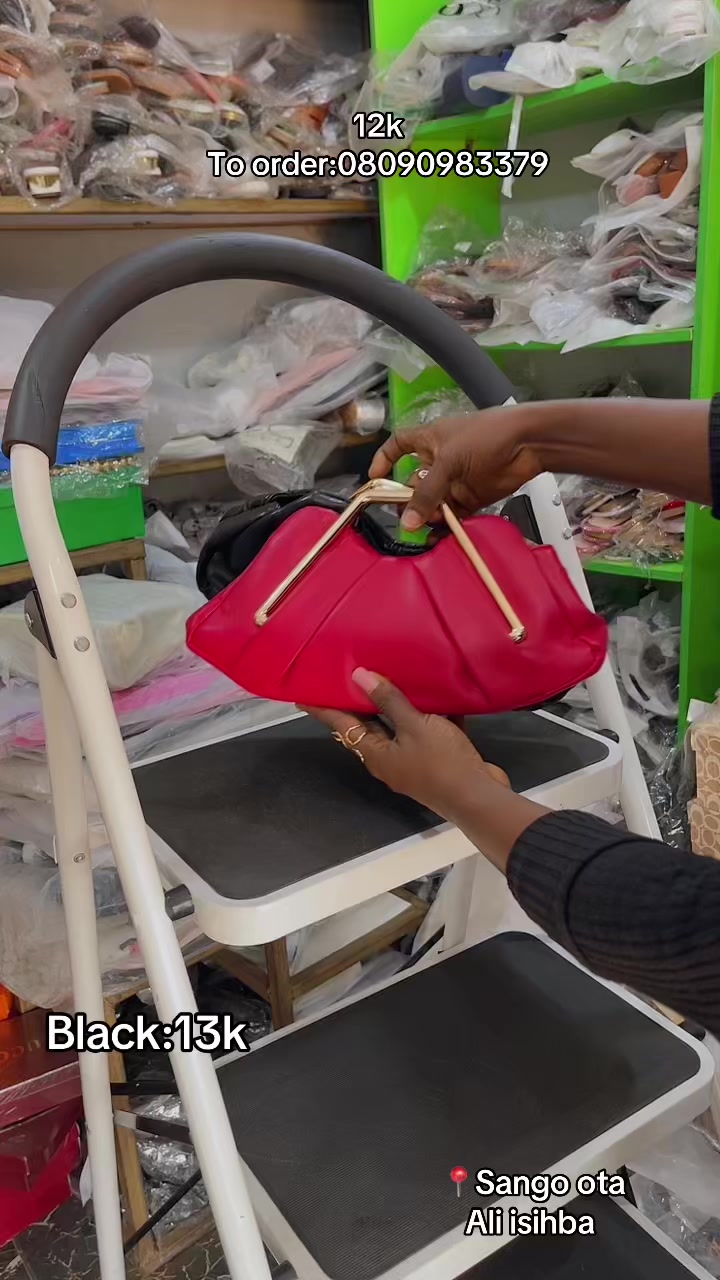 @BAGS/SLIPPERS VENDOR IN SANGO