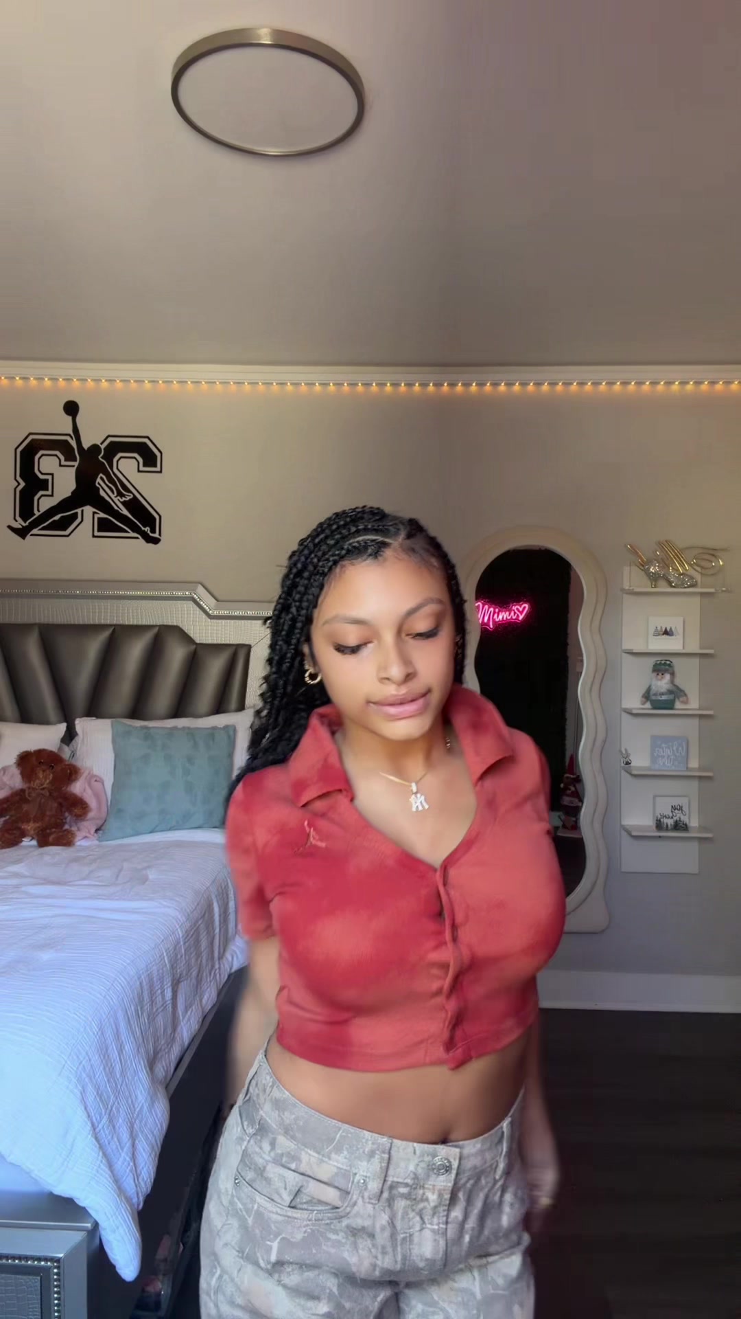 @itsmiahv