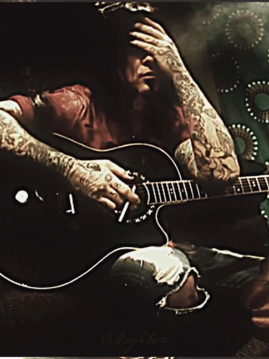 @𝓛𝓮𝓲𝓰𝓱🎸