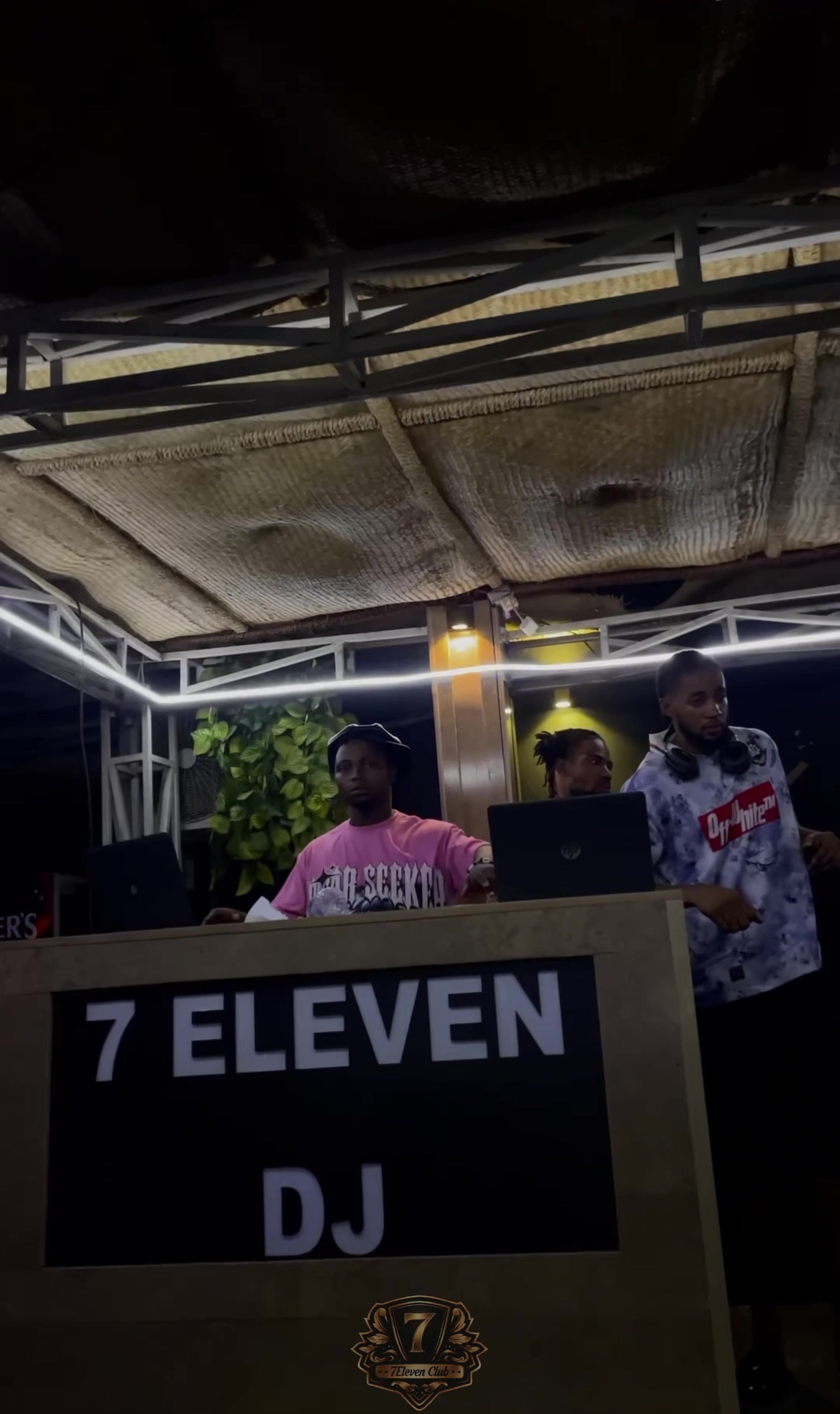 @7ELEVEN lounge and bar