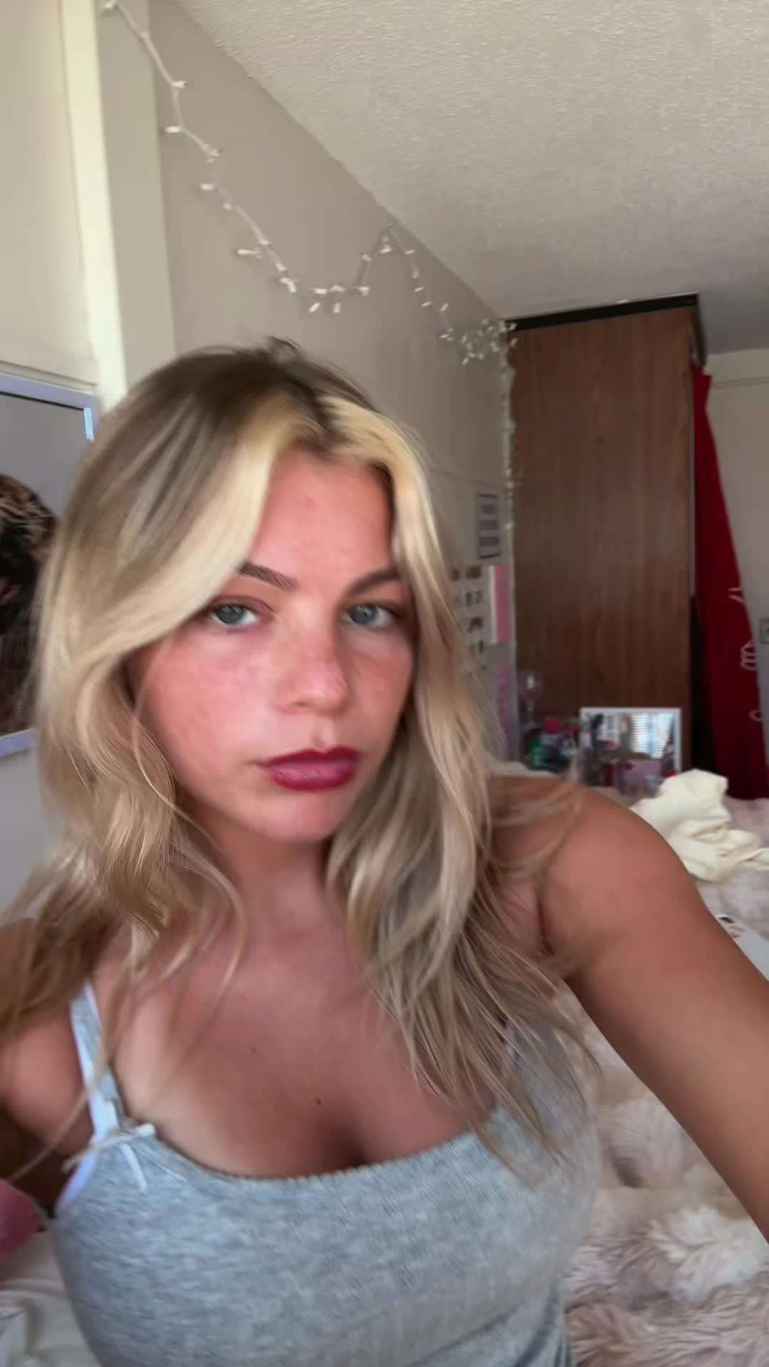 @katiekeanie