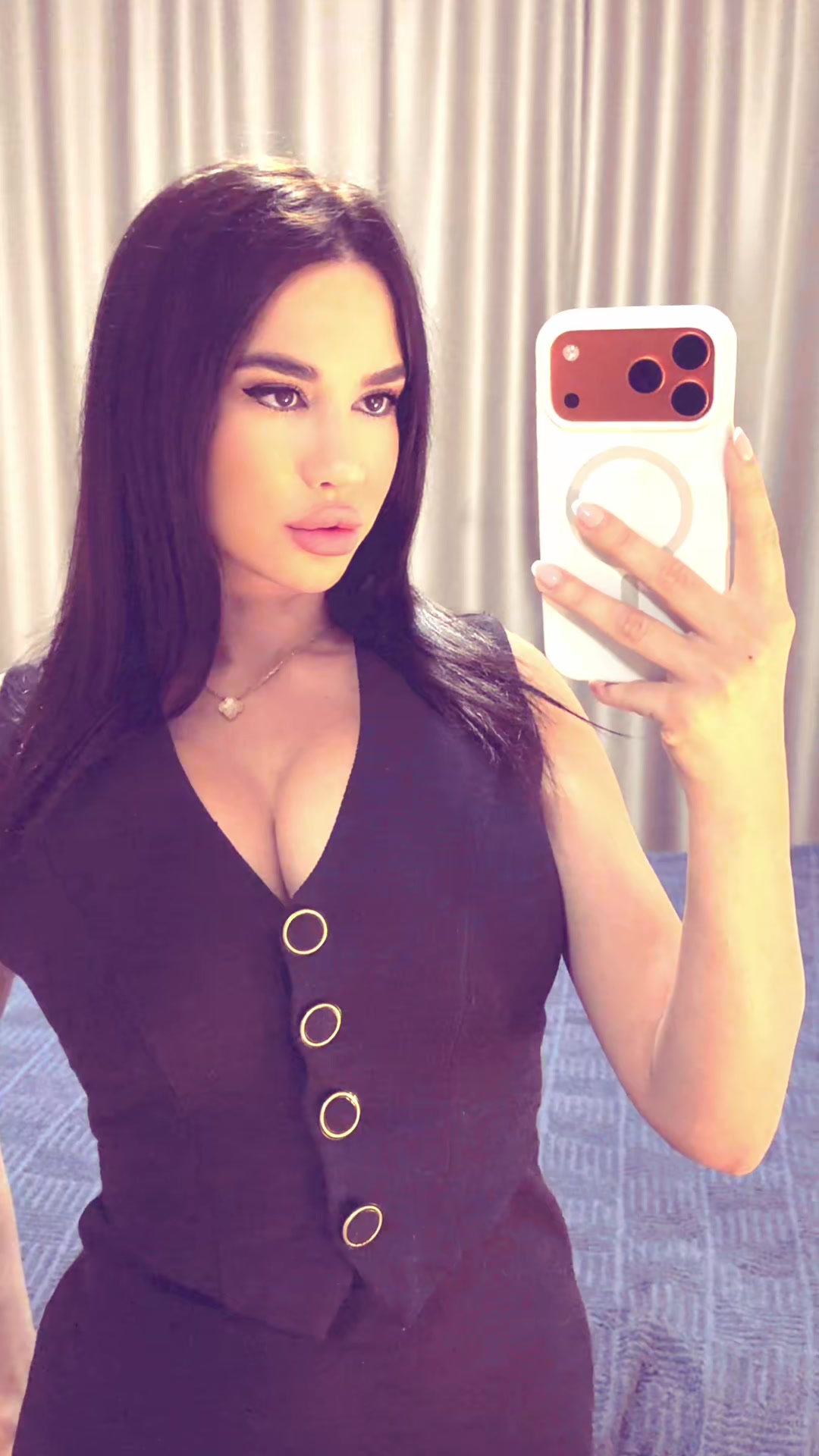 @elenadostic