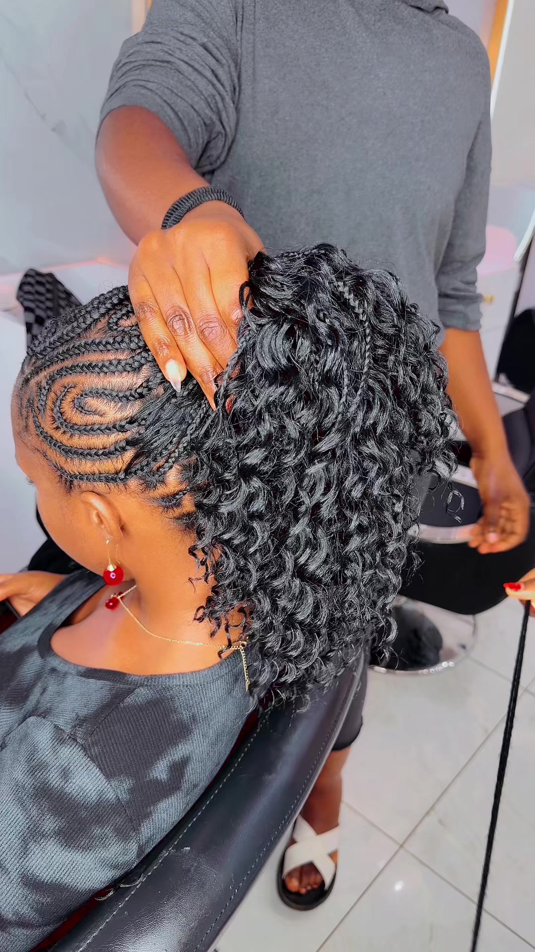 @GEECURLY SALON
