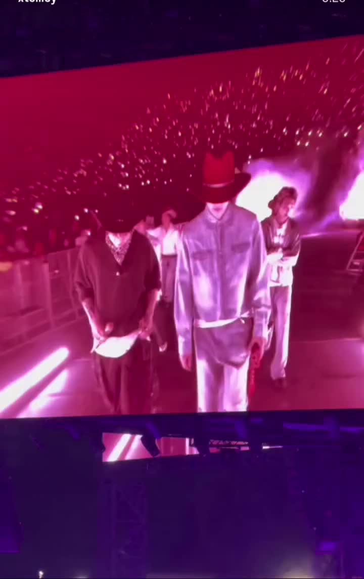 @𝑮𝒐𝒍𝒅𝒆𝒏 𝑱𝒌 ☆