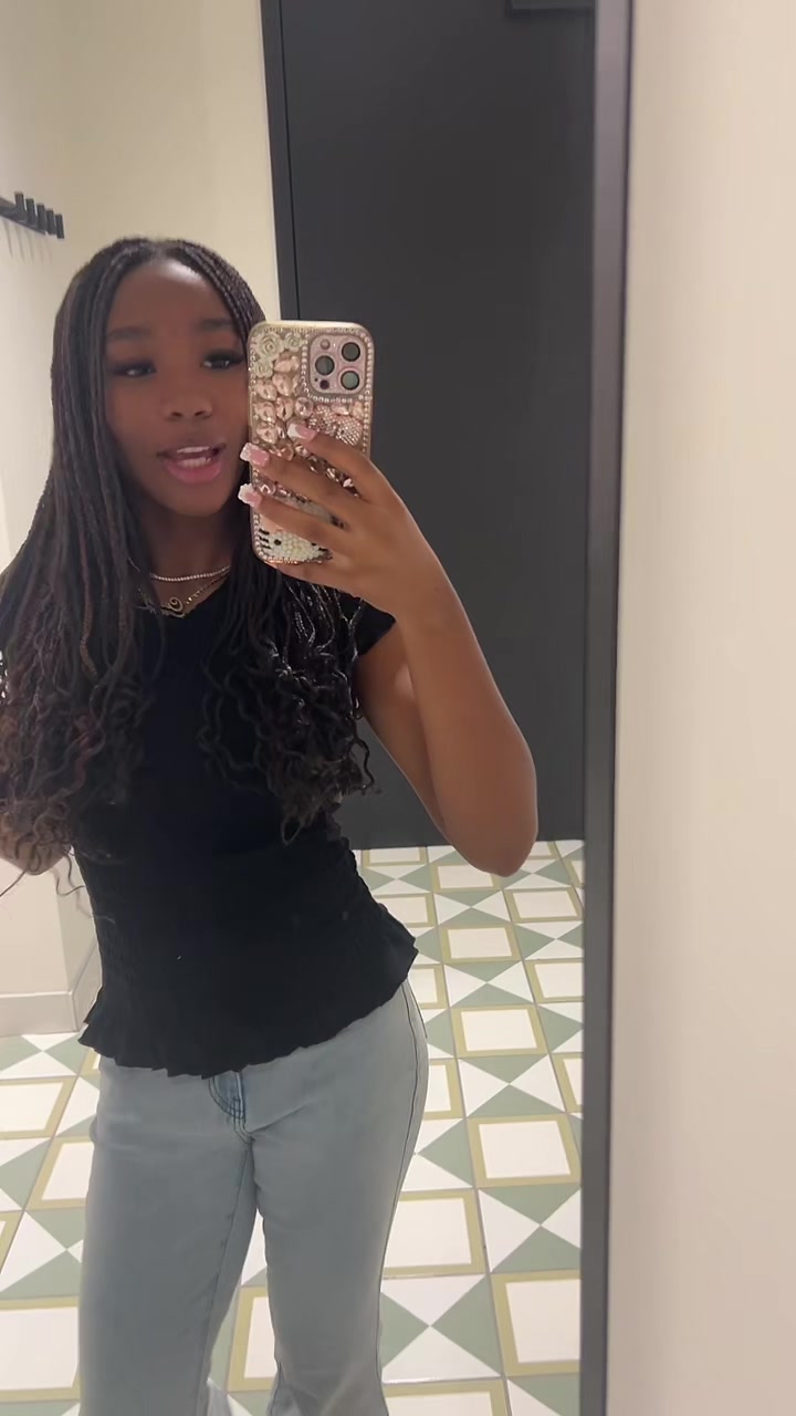 @𝒞𝑒𝓈𝒾𝓁𝓎 👸🏽🎀
