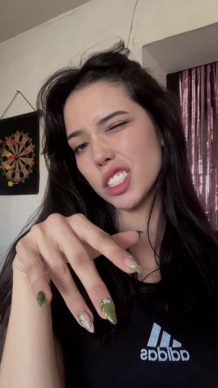 @Cristian Daniela ๐จ