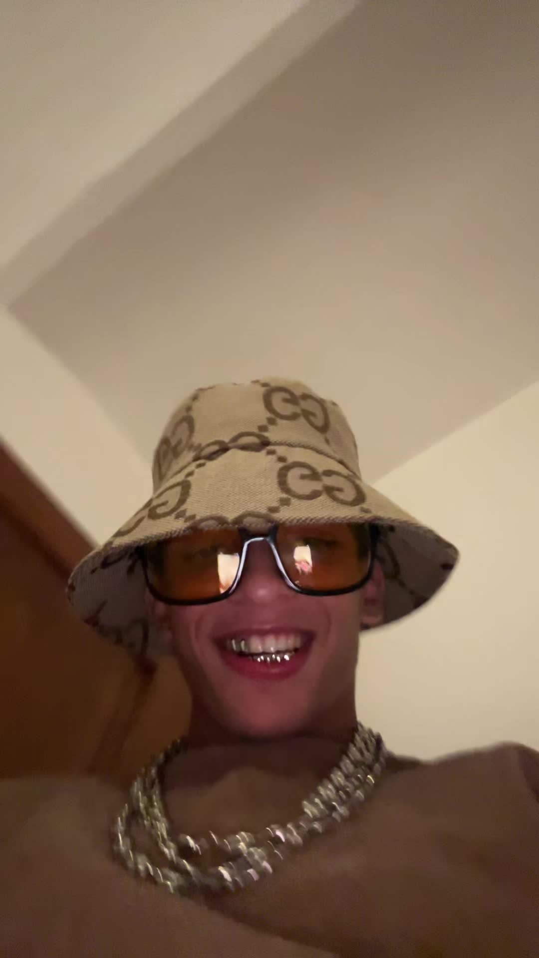 @walloma_