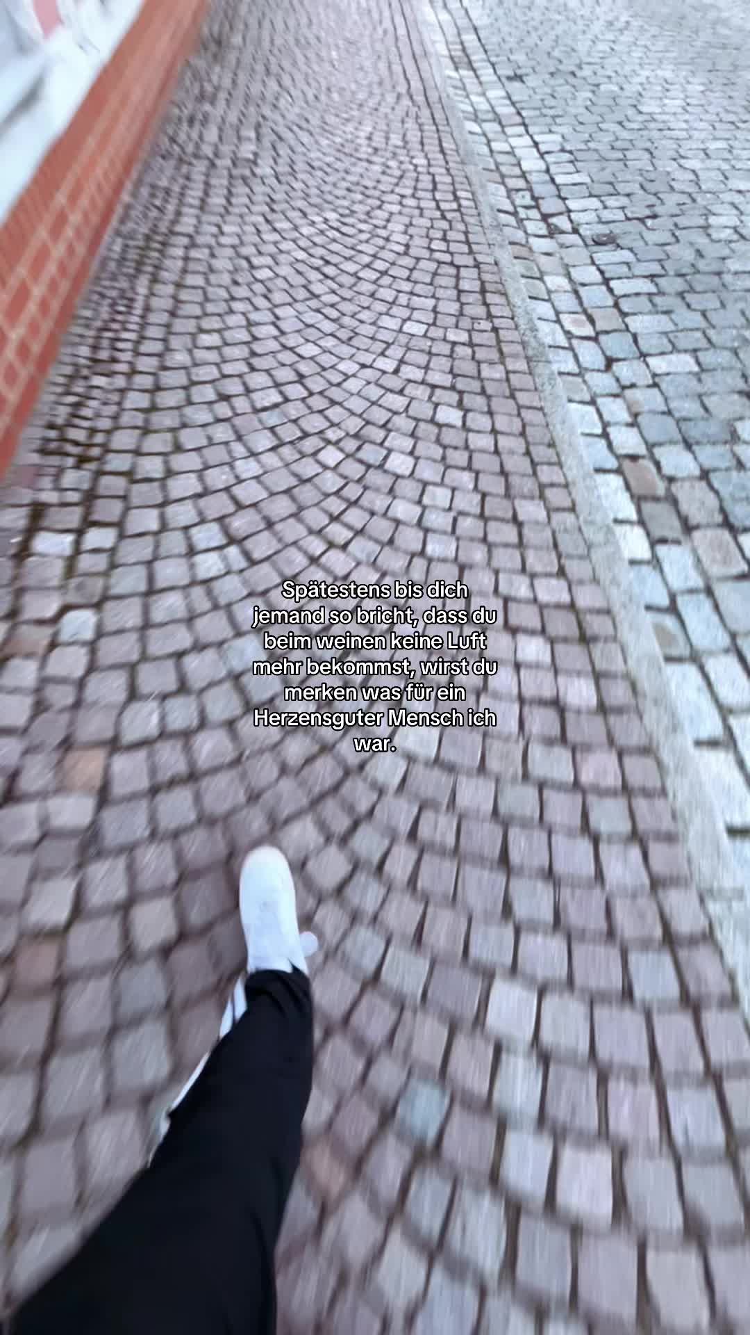 @￴