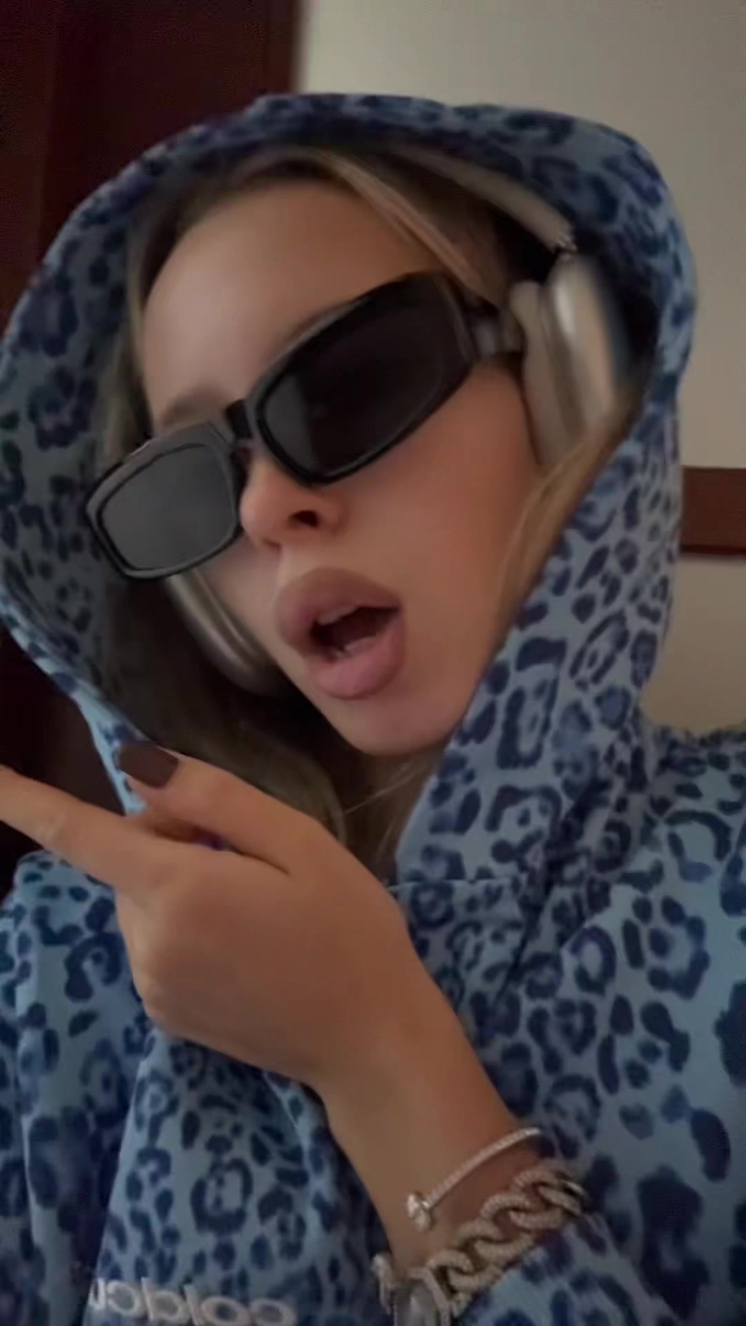 @lizzitak