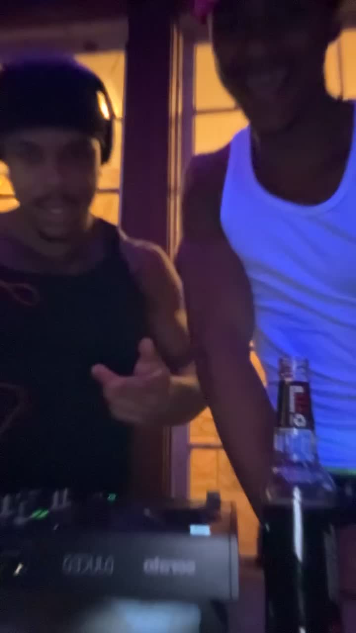 @mjrbxnce