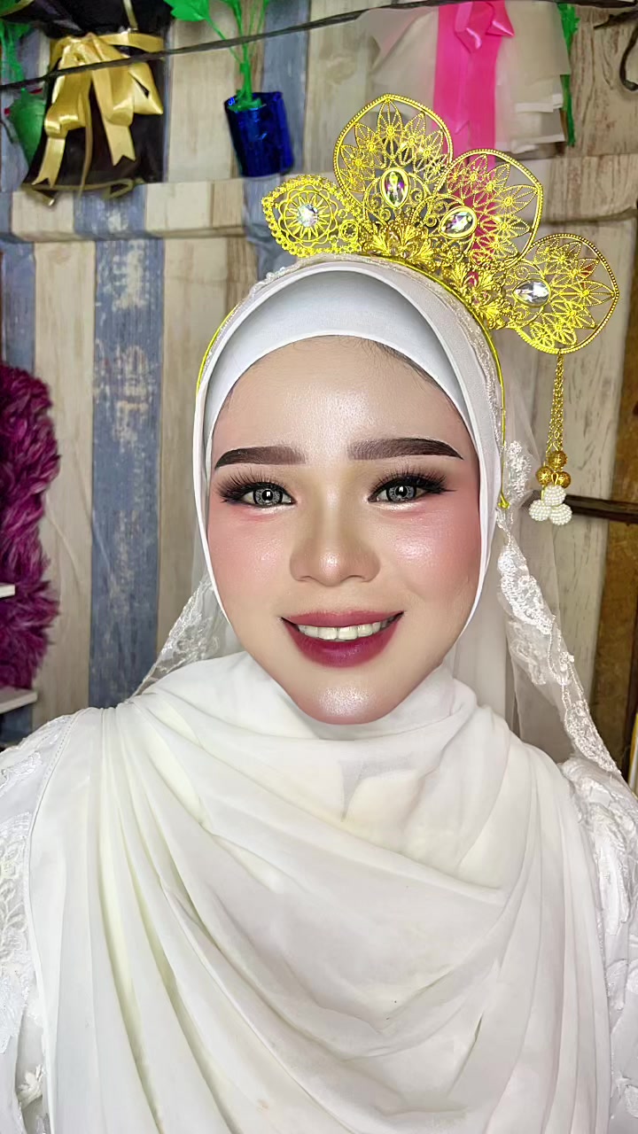 @Anya makeup