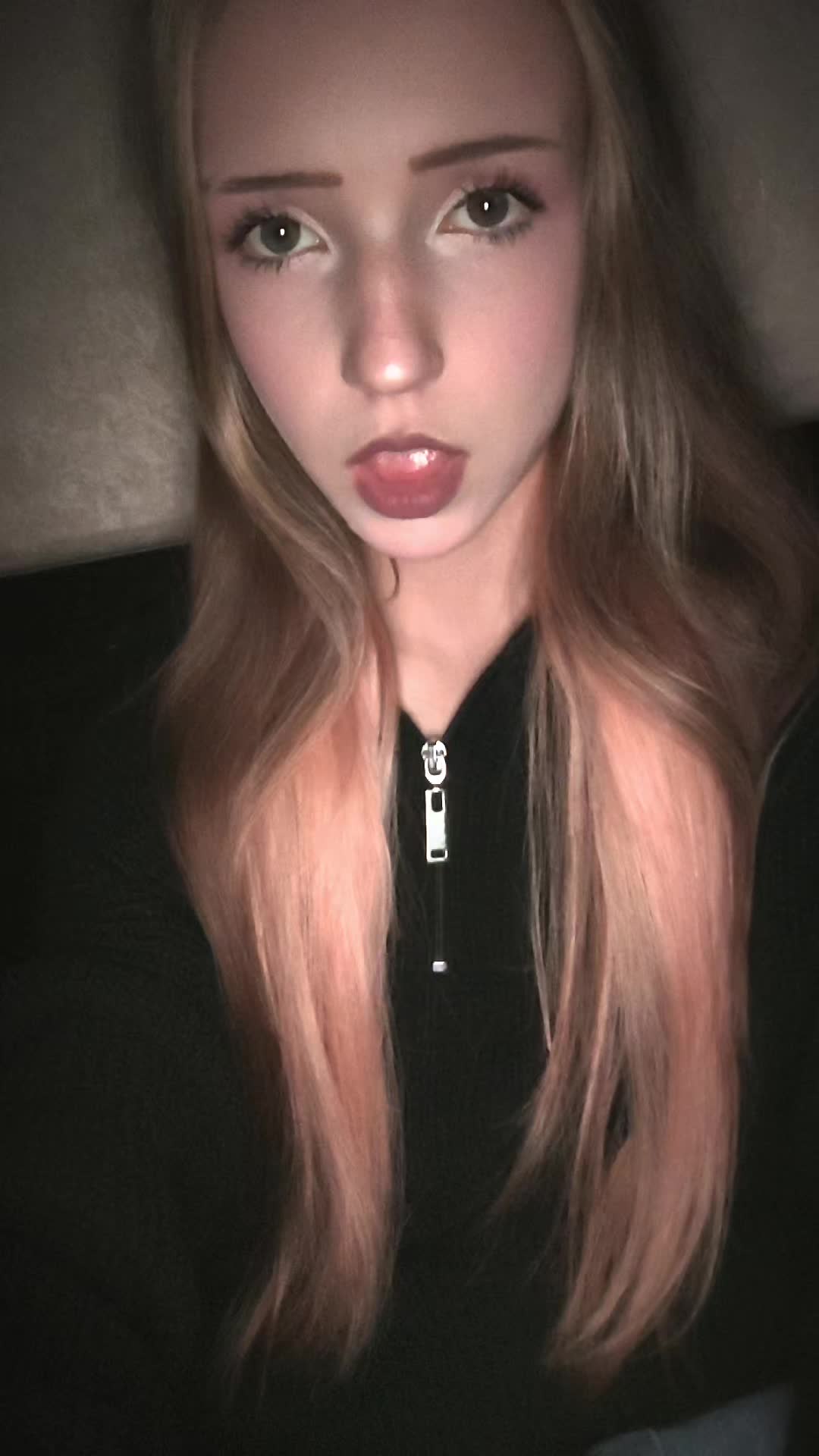 @Kiwvwra🍇