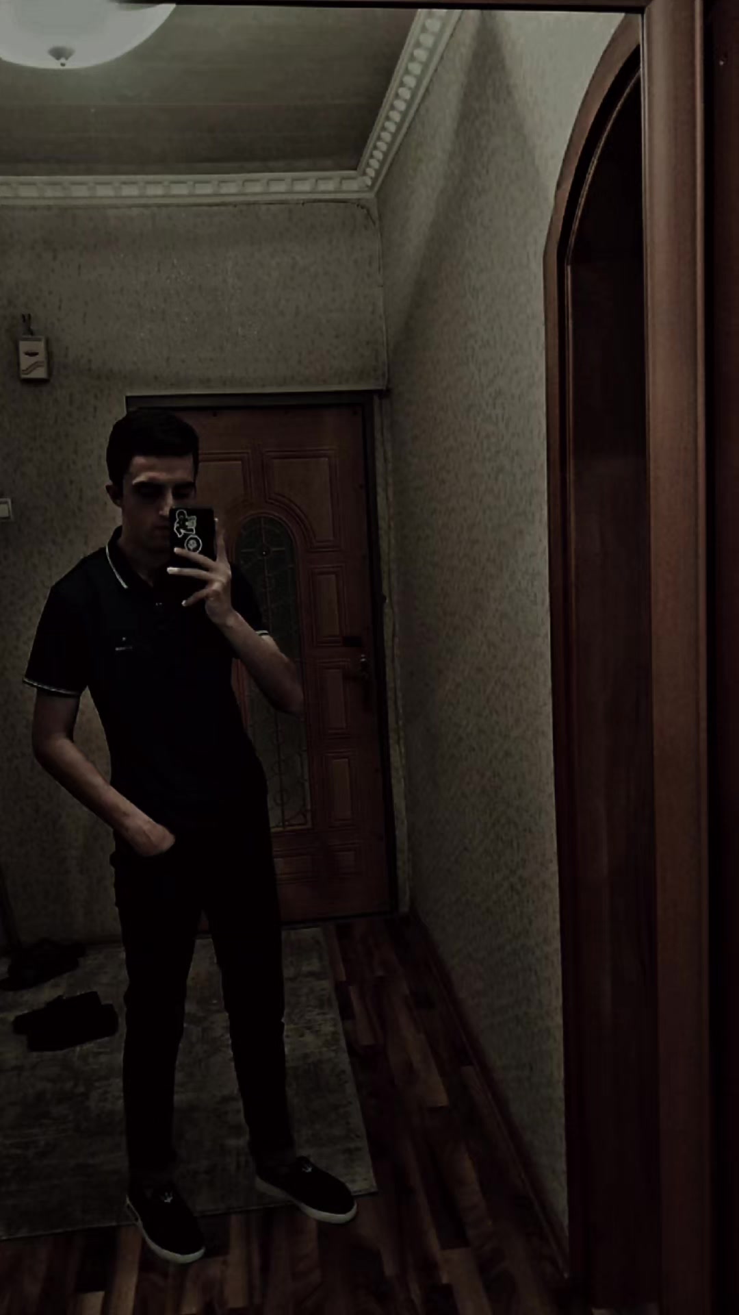 @Qeni2313