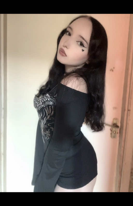 @𝐼𝑛𝑠𝑜𝑚𝑛𝑖𝑎♡