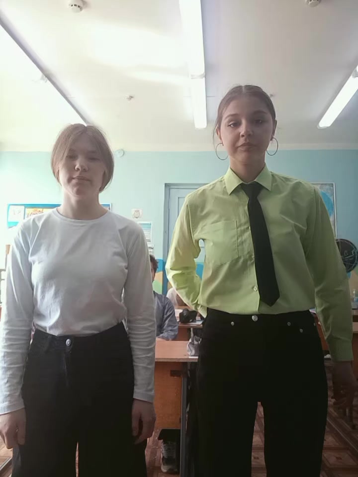 @)