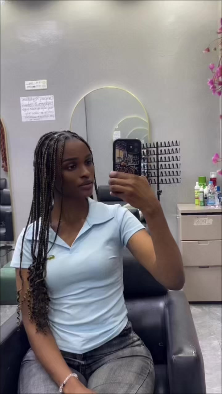 @️Vee💋