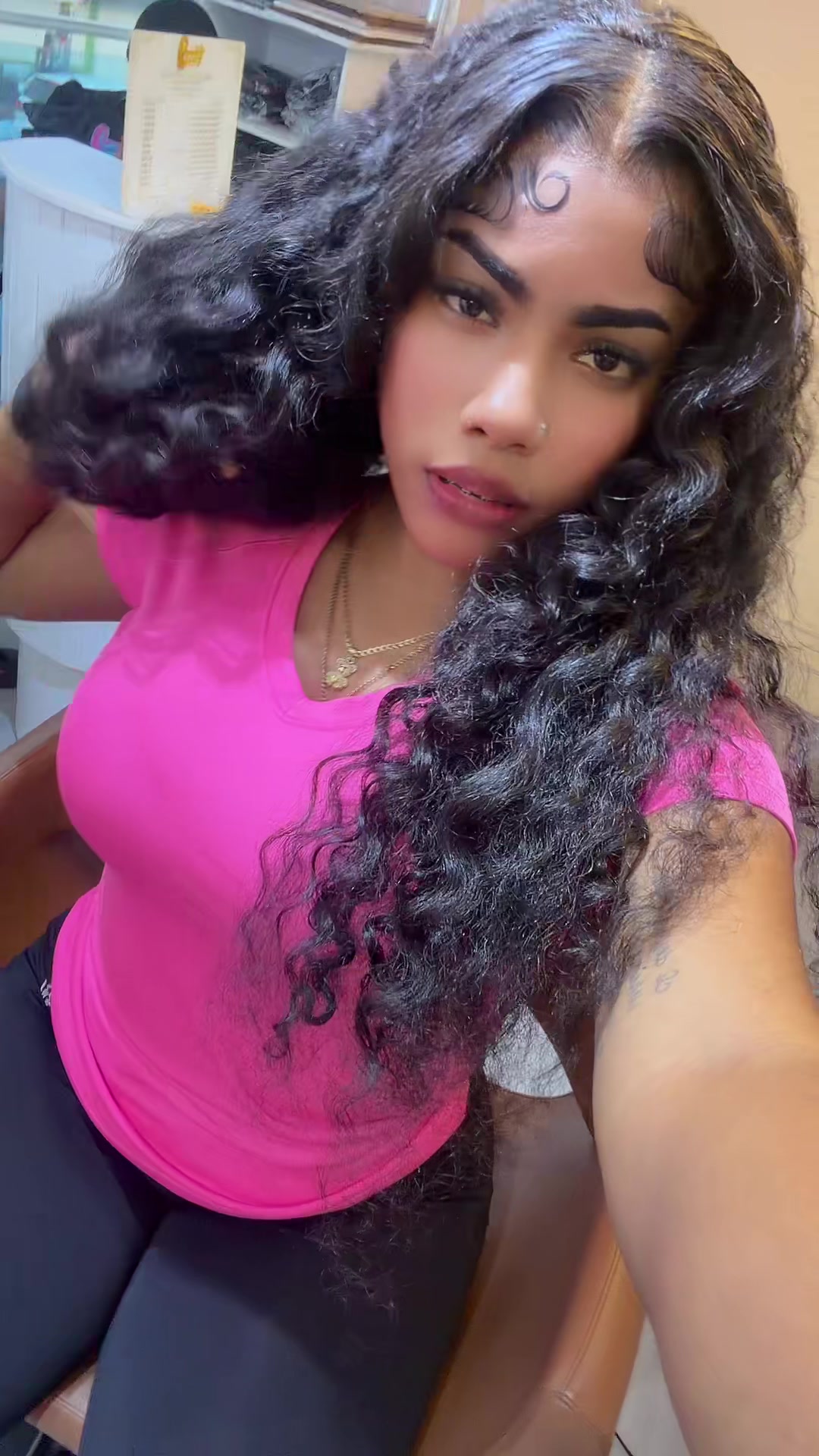 @__yule__👩🏼&zwj;❤️&zwj;💋&zwj;👩🏽🤍