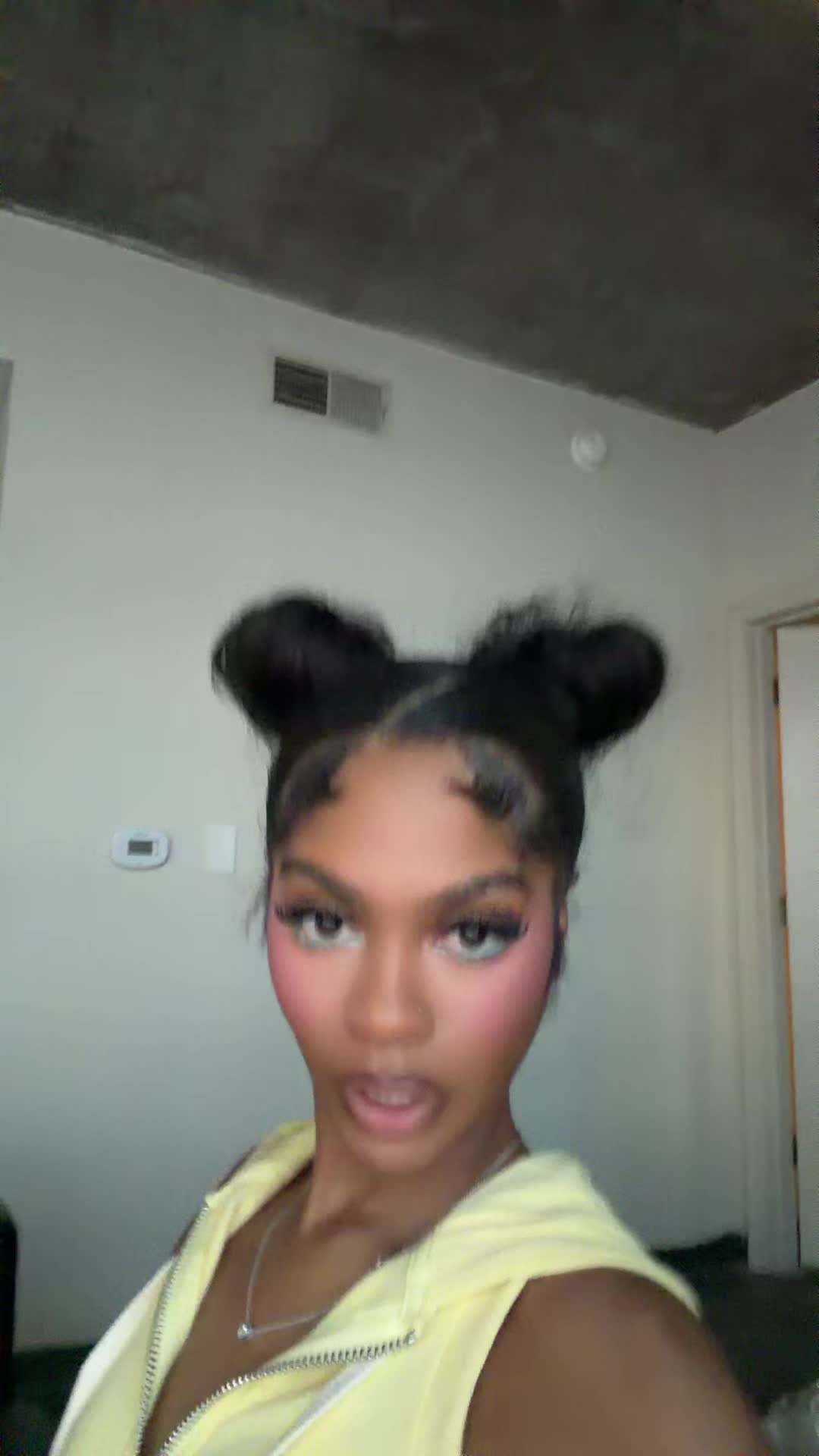 @kelsionaee