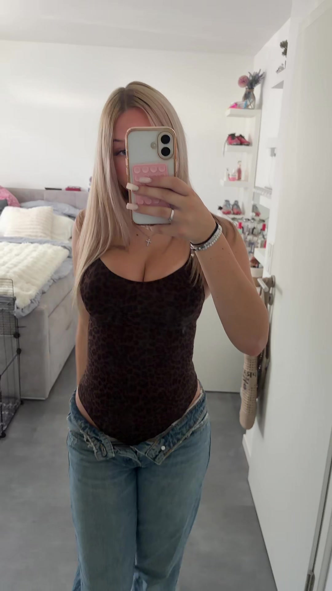 @Leonie