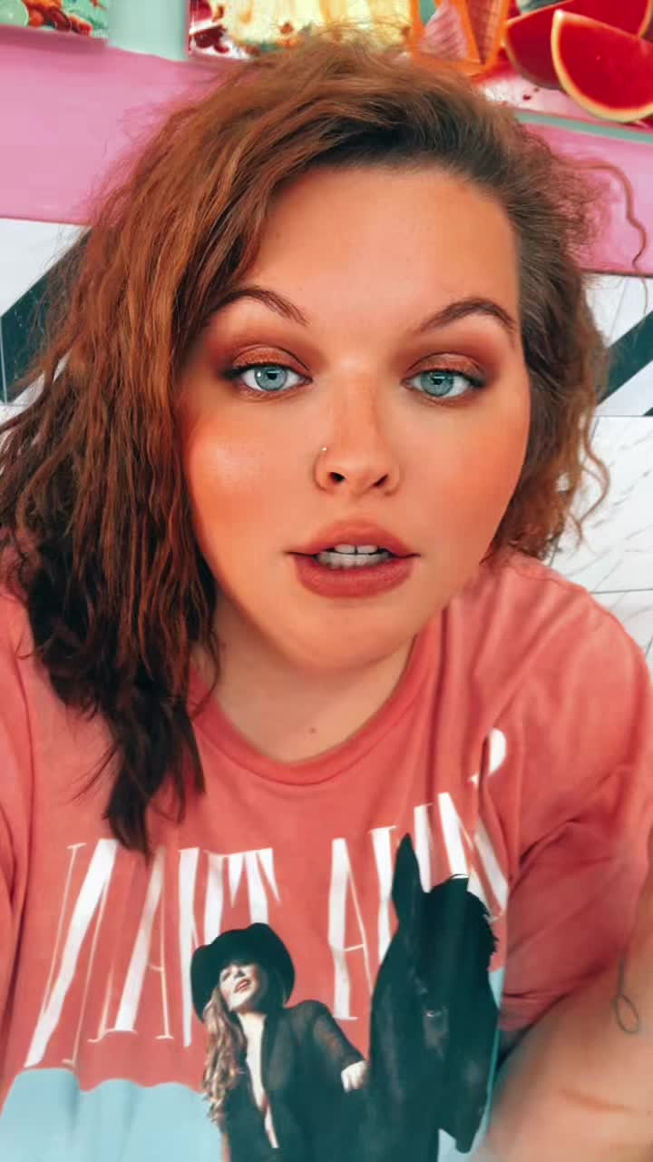 @❌Blue eyes and thick thighs❌