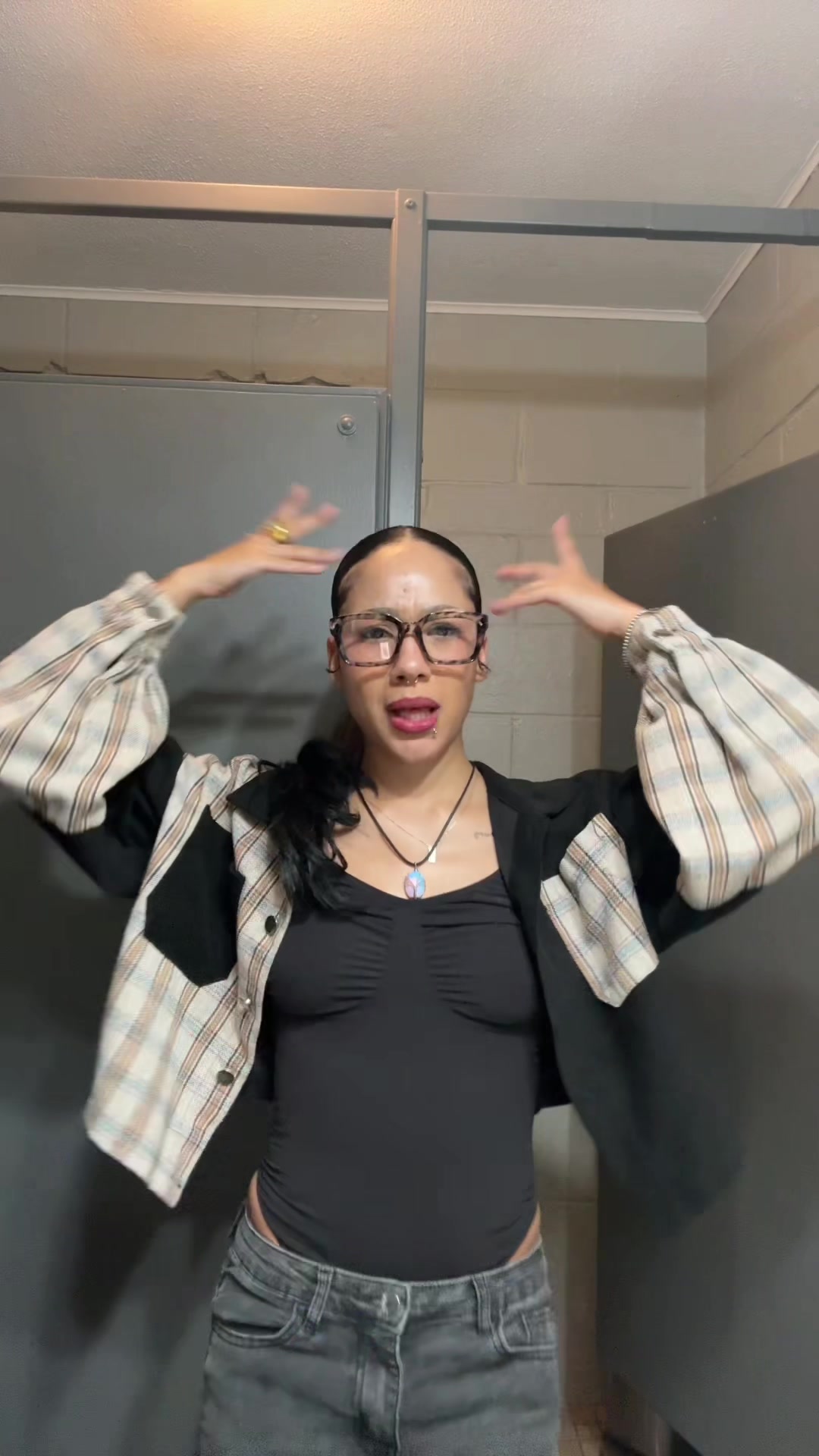 @wholelottalili