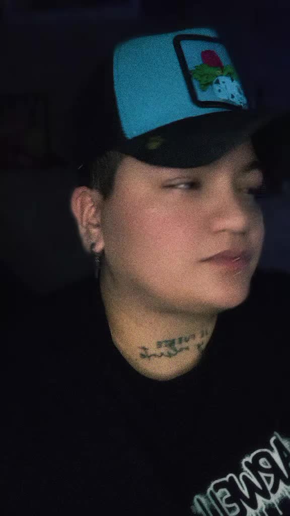 @Miickaa💜🏳️&zwj;🌈