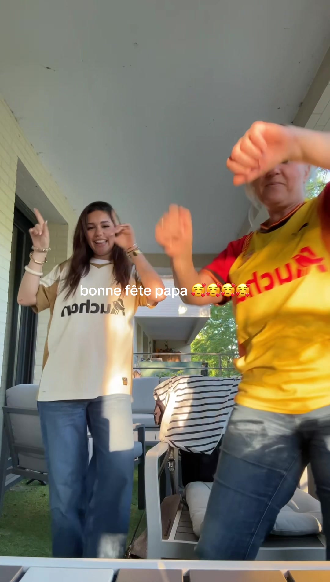 @YNÈS