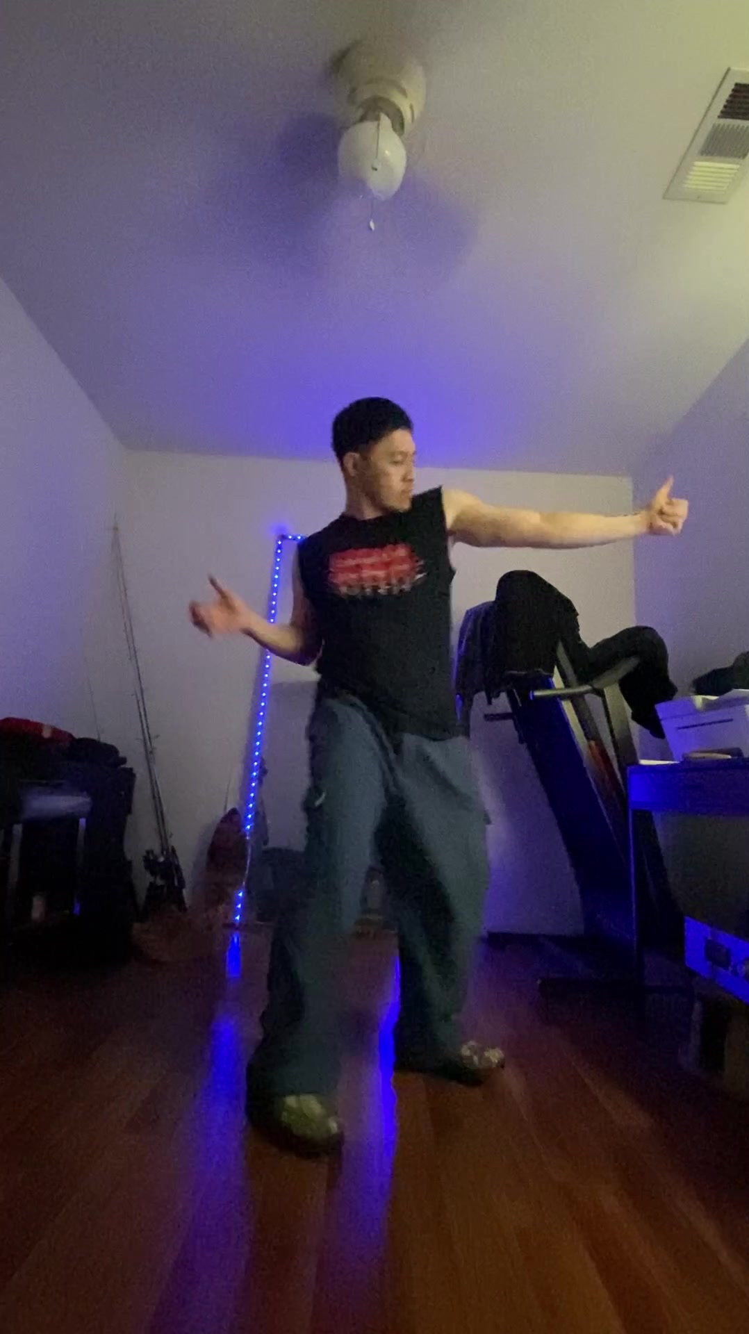 @isaacsaesee