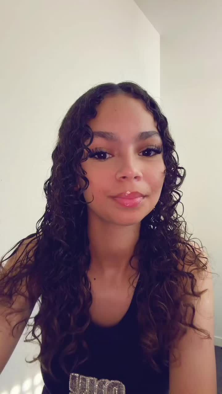 @𝑆𝑎𝑛𝑎🥥